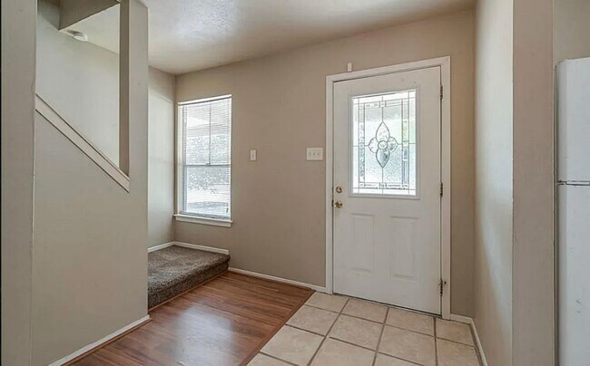 Building Photo - 1202 E Red Cedar Cir