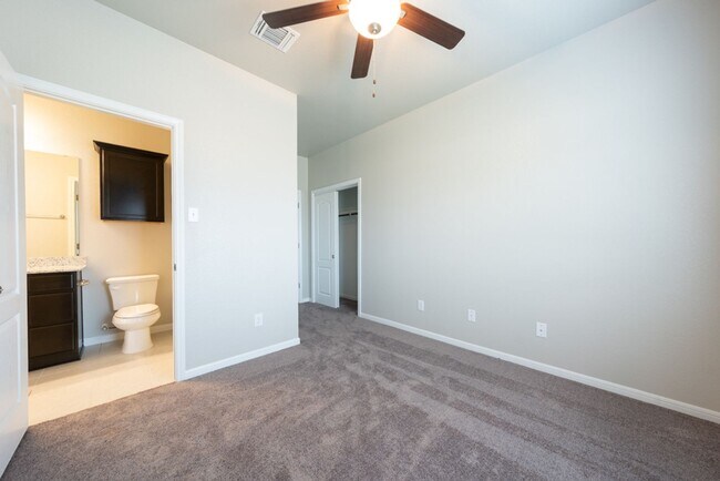 Building Photo - Charming 4 Bedroom Home in Troy – Ideal Lo...