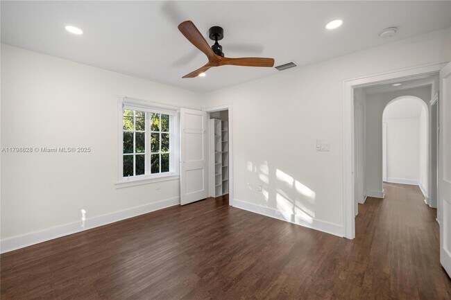 Building Photo - 936 Sorolla Ave
