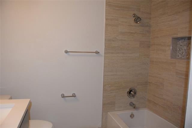 Building Photo - 811 Meadowlark Dr