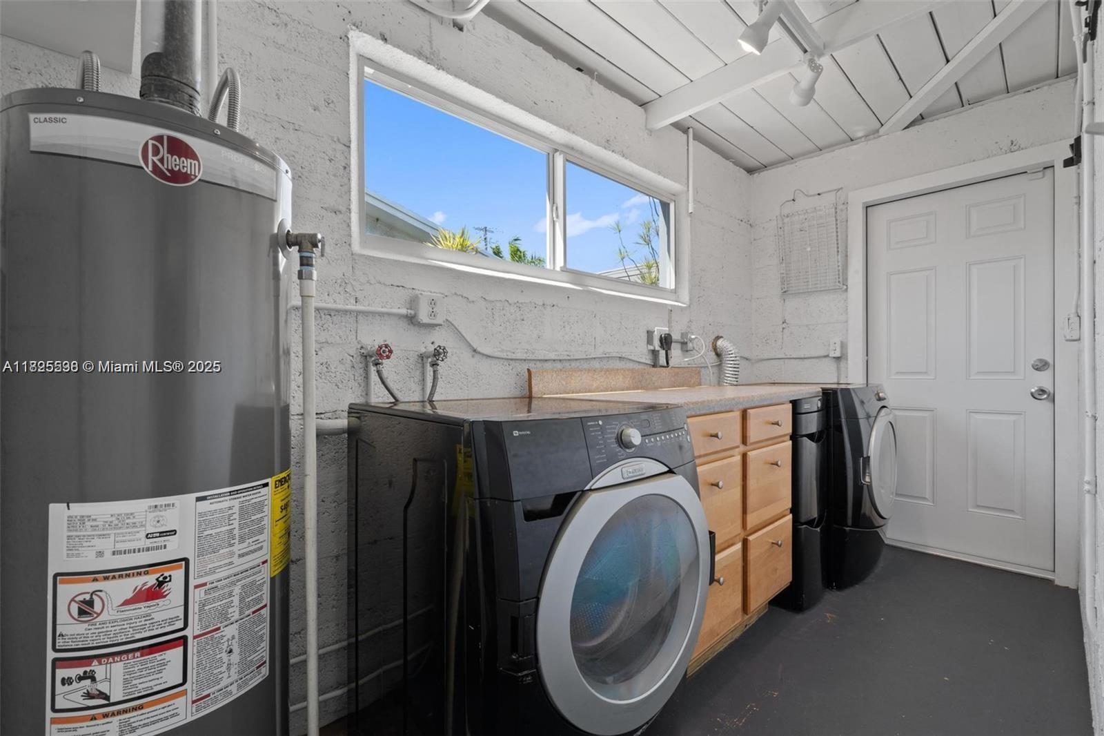 Building Photo - 609 NW 30th Ct