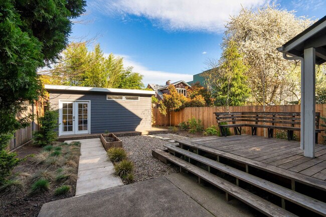 Building Photo - 5040 NE 18th Ave