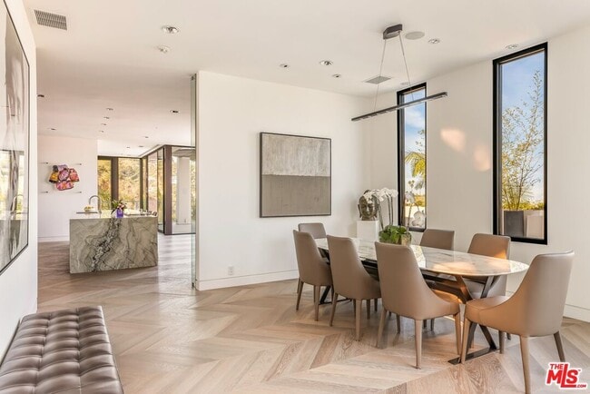 Building Photo - 9405 Sierra Mar Pl