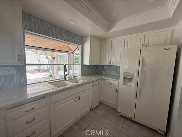 Building Photo - 860 Calle del Sol