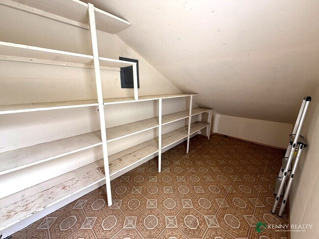 Building Photo - Remodeled 2-Bedroom Home with City Views in Daly City