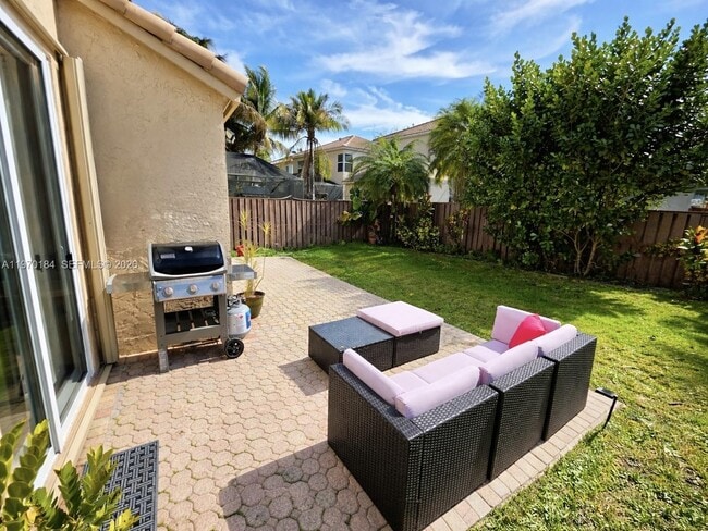 Building Photo - 10708 NW 12th Manor