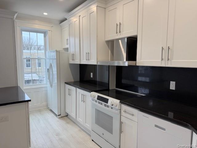 Building Photo - 61-33 Palmetto St