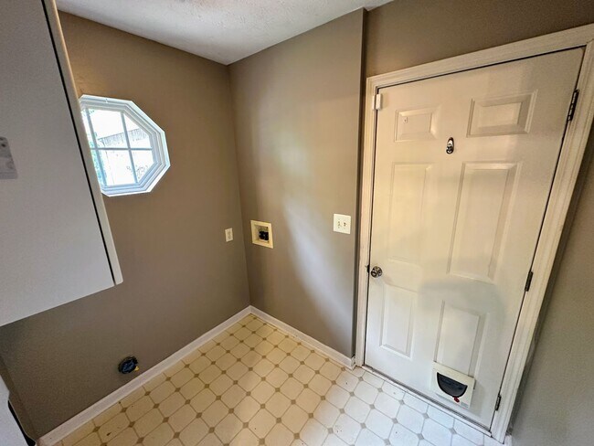 Building Photo - 3821 Landridge Dr
