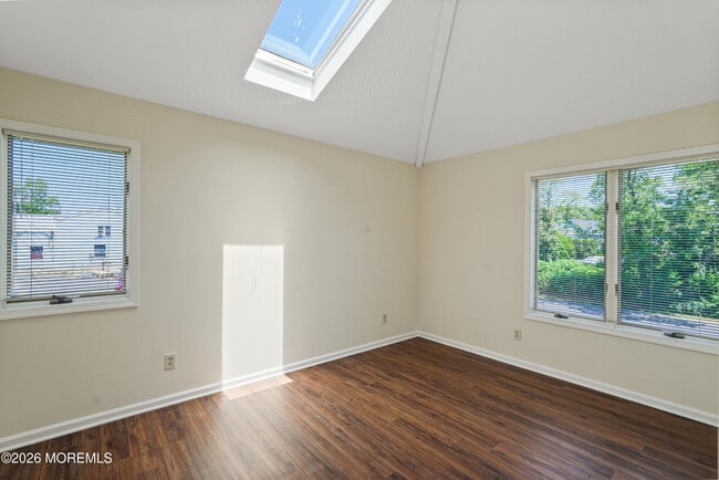 Building Photo - 105 Mt Ln