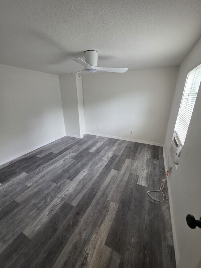 Building Photo - "Charming 2-Bedroom Gem in the Heart of Winter Haven – Your Cozy Retreat Awaits!"