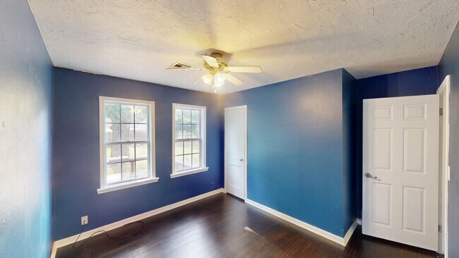 Building Photo - 4679 S Trenton Ave
