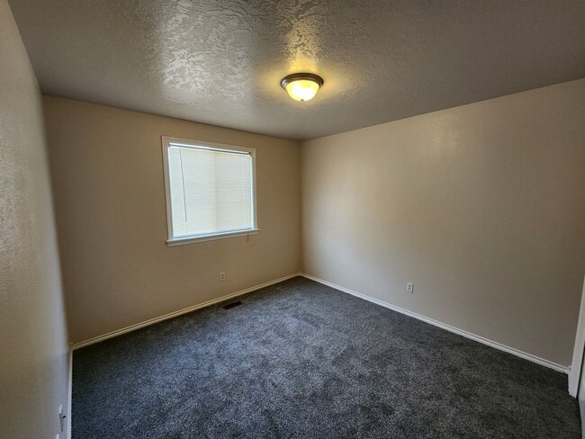 Building Photo - Caldwell 3 Bedroom 2 Bath home.