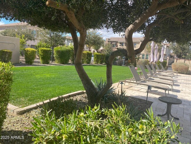 Building Photo - 1945 W Yellowstone Way