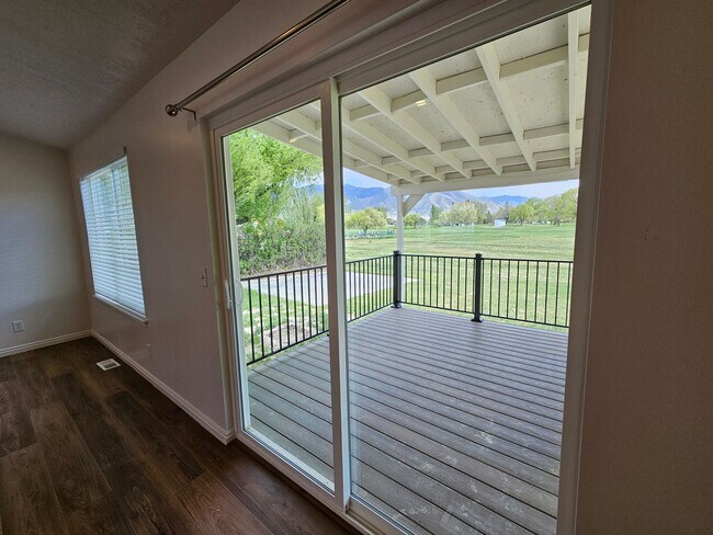 Building Photo - Beautifully Remodeled 4 Bed / 2 Bath Home in Stansbury Park