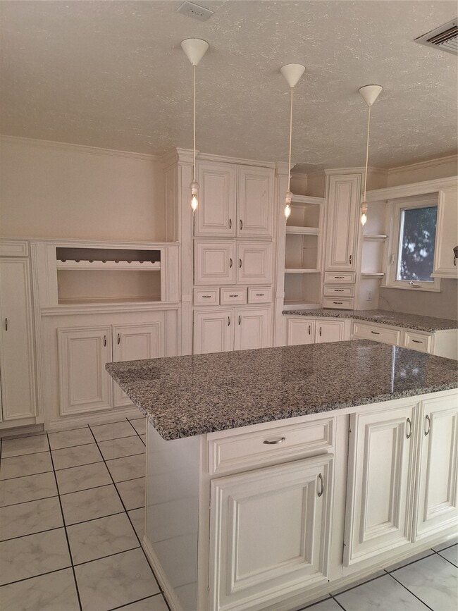 Building Photo - 4030 Knoll Glen Dr