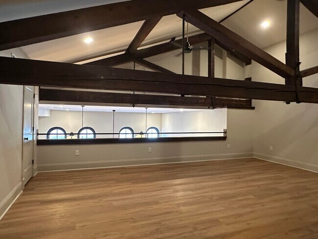 Building Photo - 307 W Main St