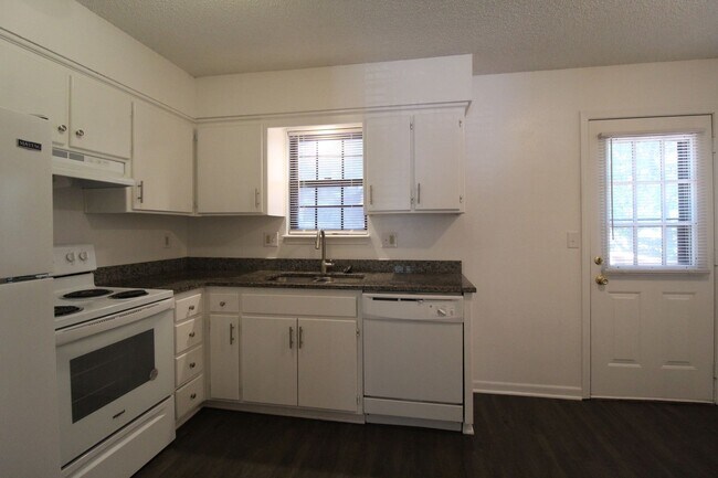 Building Photo - 115 N Saxony Dr