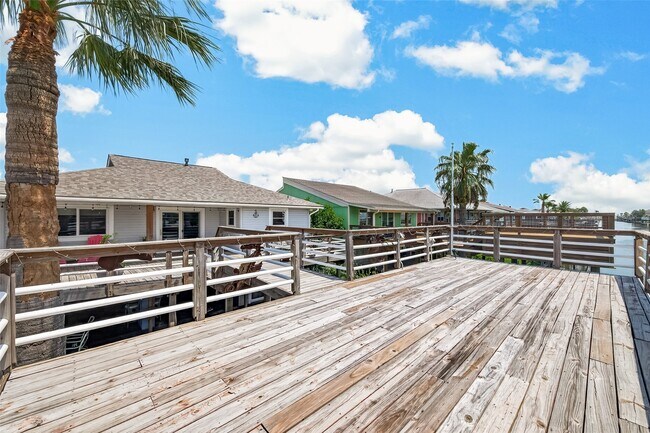 Building Photo - 674 Warsaw Dr