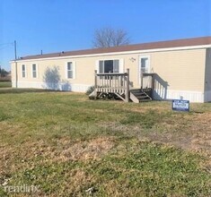 Building Photo - Nice, large, mobile home on outskirts of T...