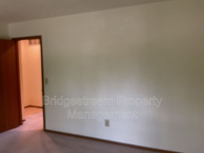 Building Photo - 4595 Burchdale St