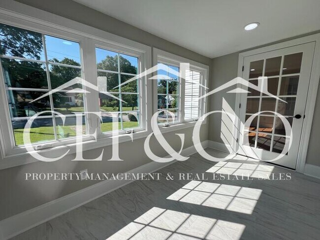 Building Photo - Spacious 3 bedroom home now available in Spartanburg!