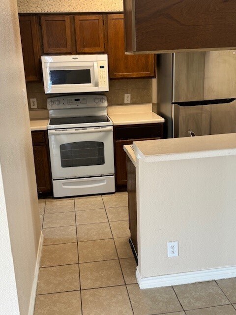 Building Photo - 17401 Red Oak Dr