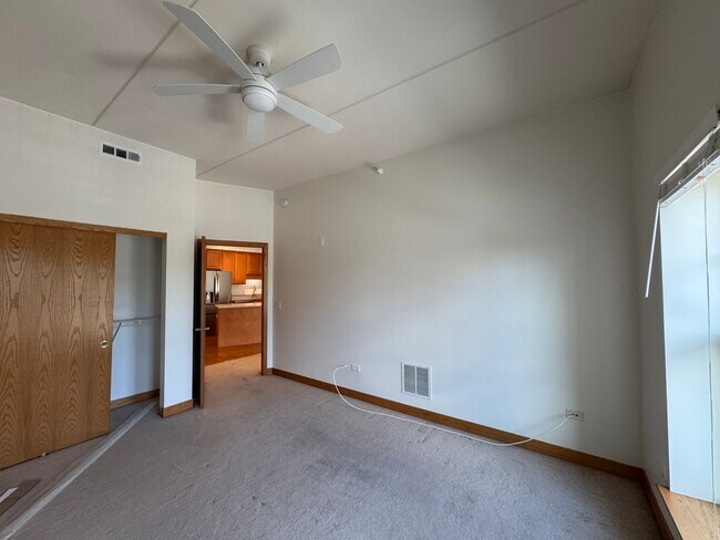 Building Photo - 40 E Northwest Hwy