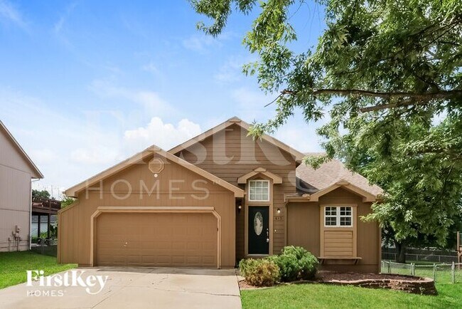 Primary Photo - 613 Valley View