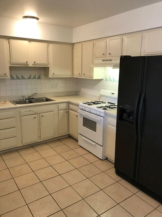 Building Photo - 19th St