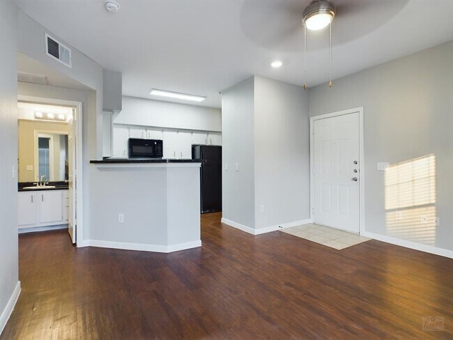 Building Photo - 2320 Gracy Farms Ln