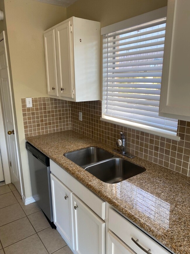 Building Photo - 18635 Bridoon Dr