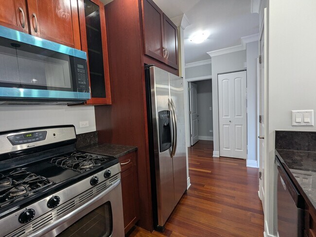 Building Photo - 2224 W Touhy Ave