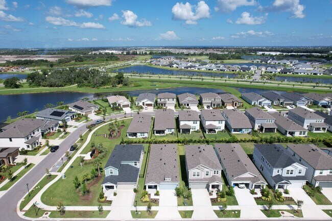 Building Photo - Three Bedroom / 2 Bath House - Waterset