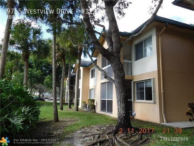 Building Photo - 9755 Westview Dr