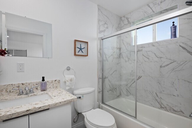 Building Photo - 4-Unit Townhome Community | Luxury Living Near DTLA