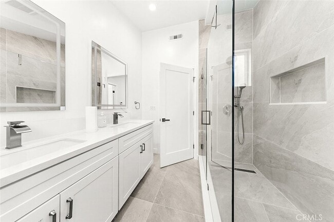 Building Photo - 13010 Hartland St