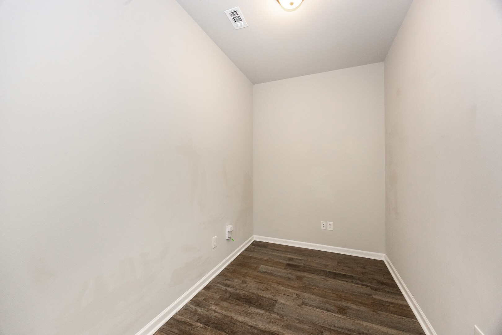 Building Photo - 2948 S Roth Ave