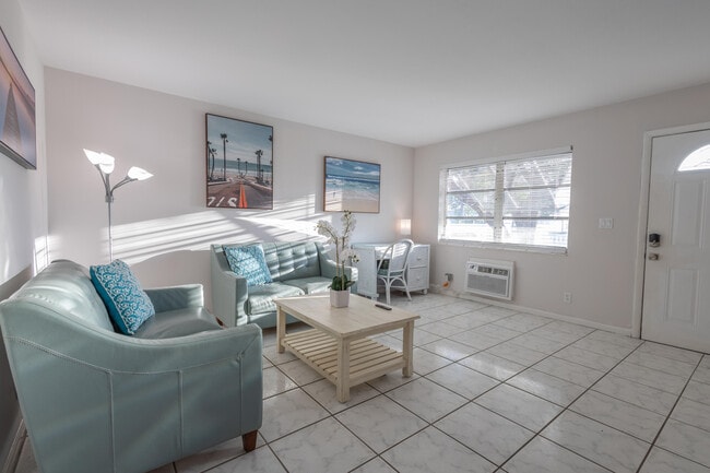 Building Photo - 714 S Arnold Ave