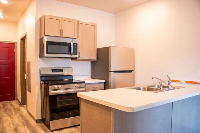 Building Photo - Brand New Apartments on Golf Road!