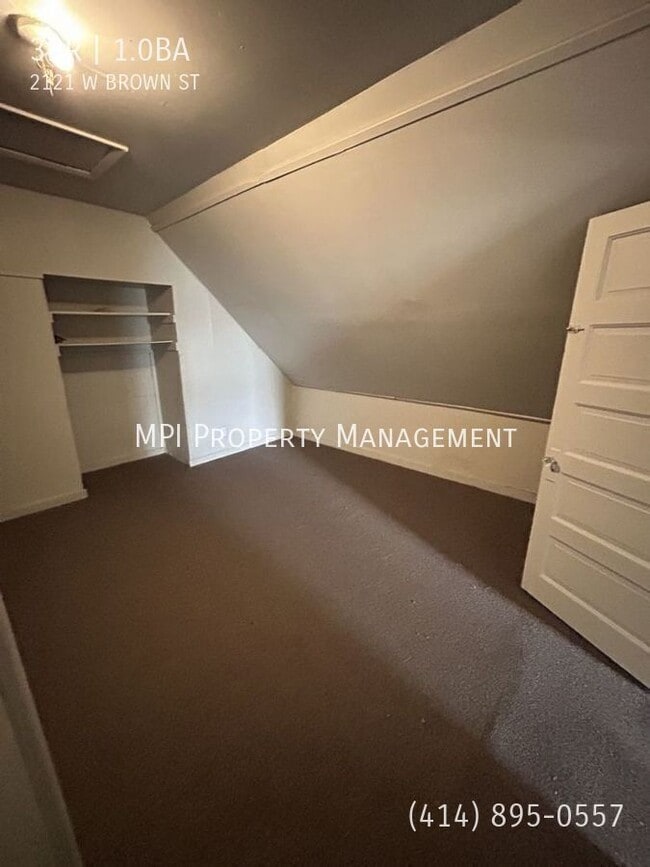 Building Photo - 2121 W Brown St