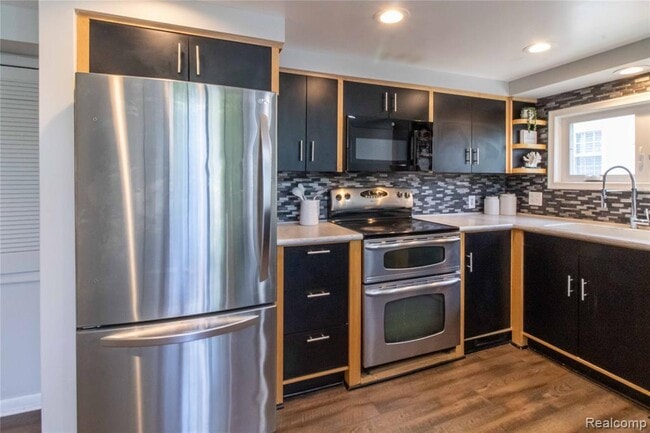 Building Photo - 1834 Fairview St