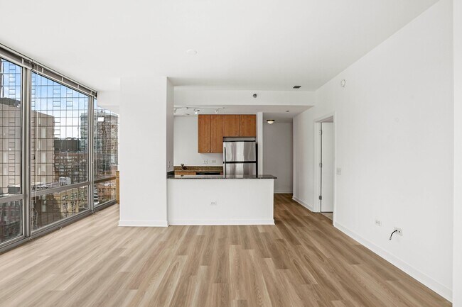 Building Photo - 740 S Clark St