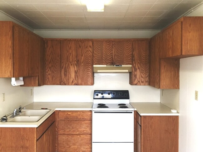 Building Photo - Country Charm Property North Vancouver!