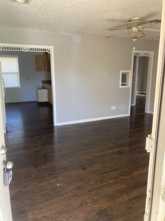 Building Photo - 735 Highland Pkwy