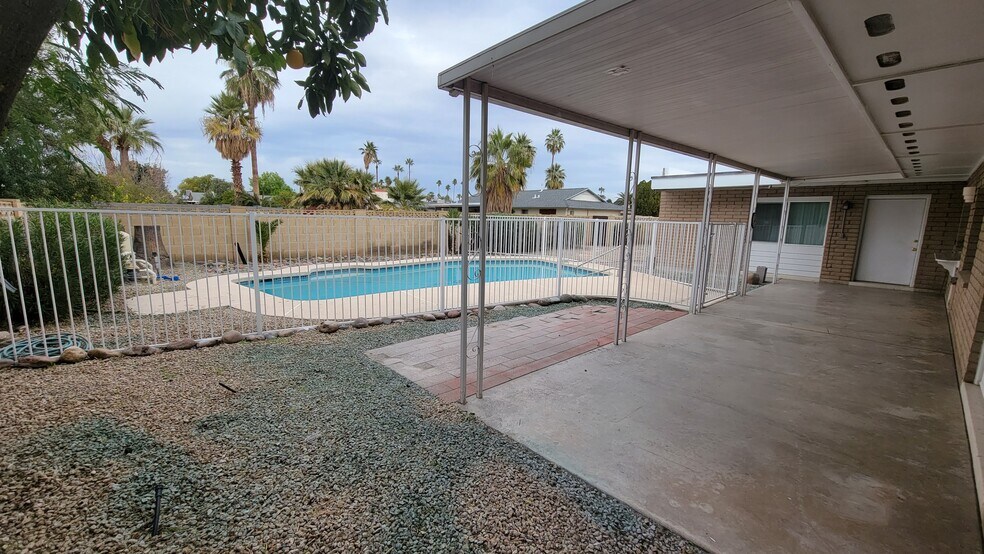 Building Photo - 1328 E Hermosa Dr