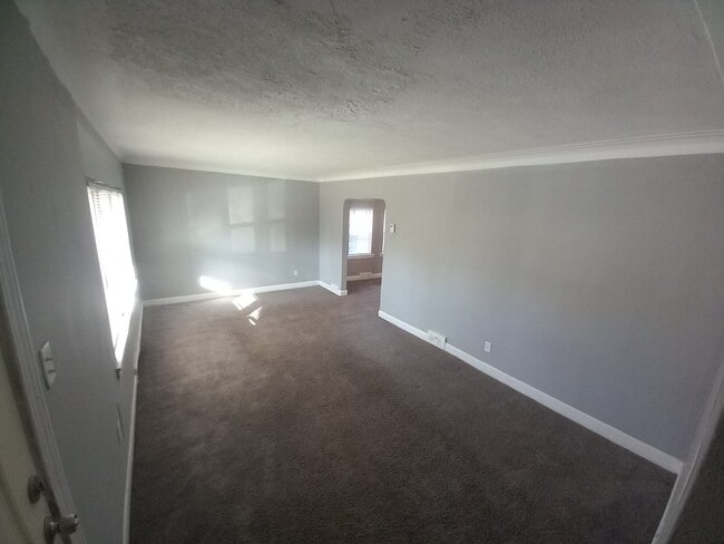 Building Photo - 10040 Mansfield St