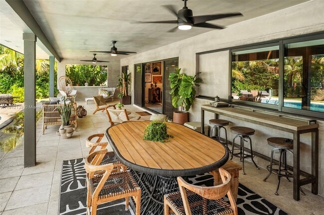 Building Photo - 419 Alamanda Dr