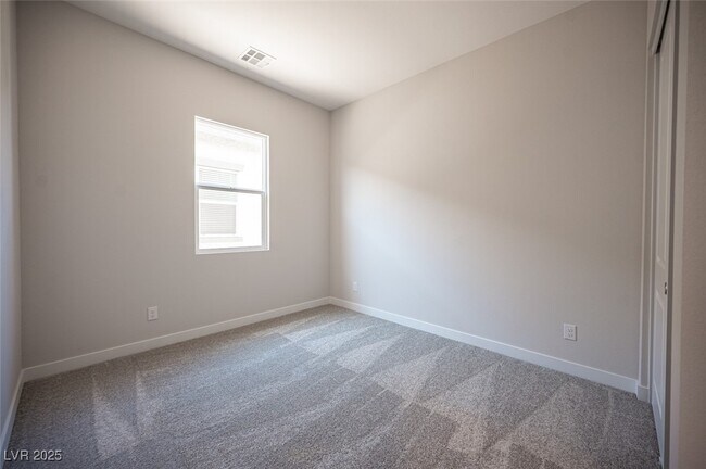 Building Photo - 117 Royal Cascade Ave