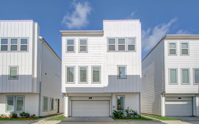Primary Photo - 1741 Cove Cres Ct
