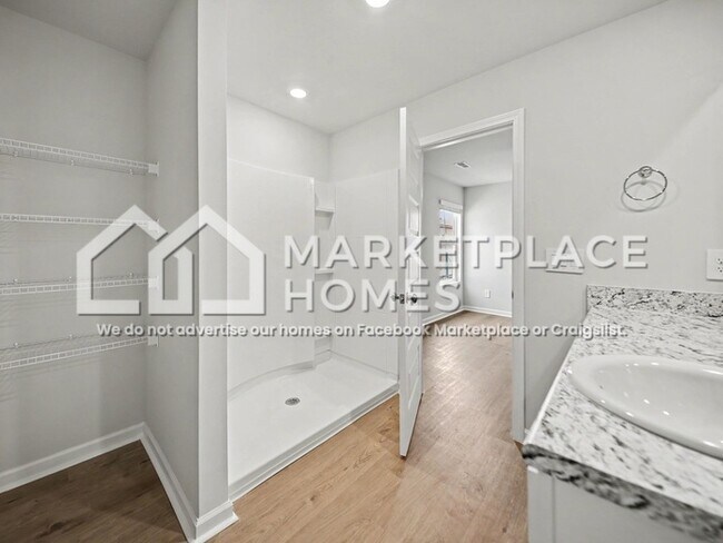 Building Photo - 1721 Amber Ave